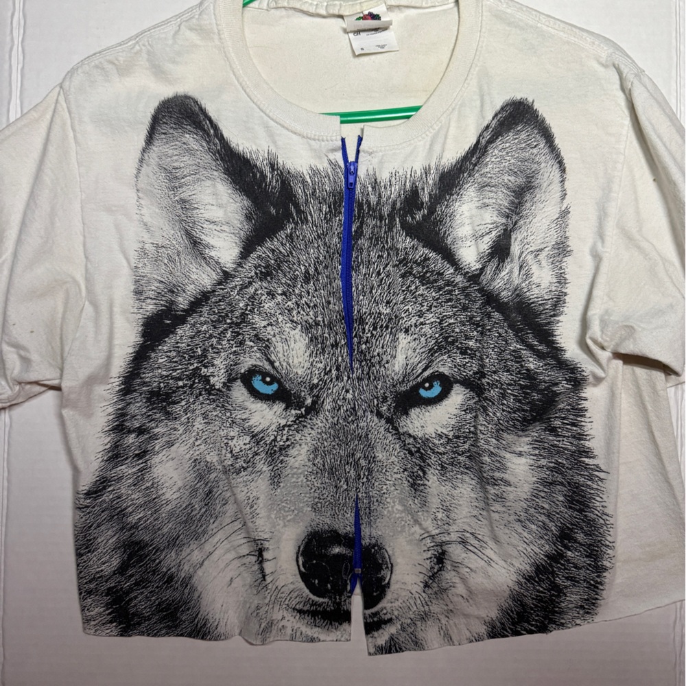 Cropp3d reworked zipper Wolf Print Cream Shirt